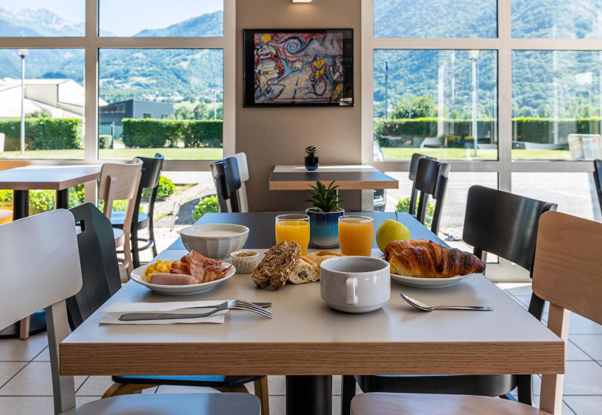 B&B Hotel Saint Jean De Maurienne Sainte-Marie-de-Cuines Eksteriør billede